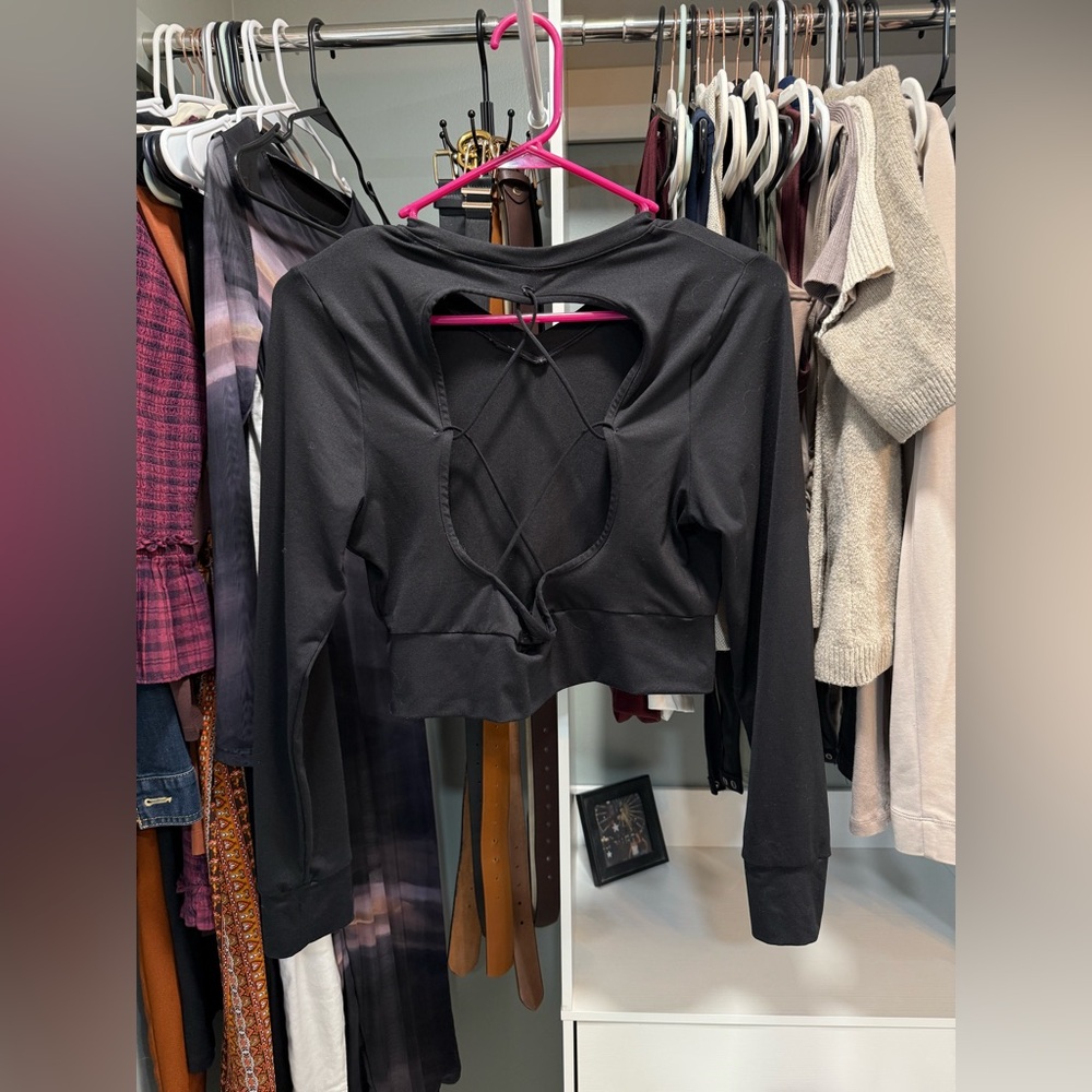 BUNDLE GYMSHARK 2 long sleeve crop tops open back black beige Med